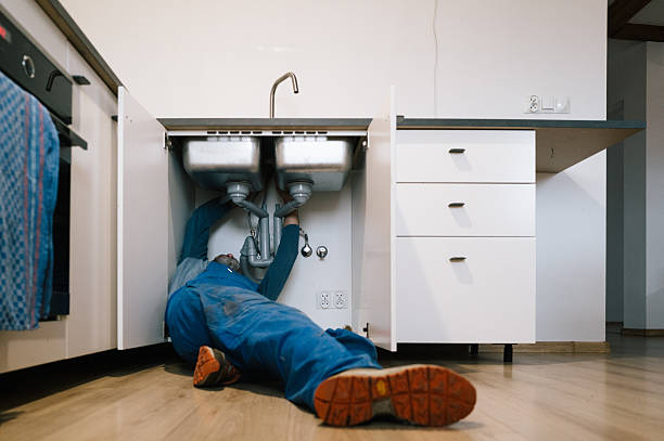 Professional Emergency Plumber technician working in Howe, TX